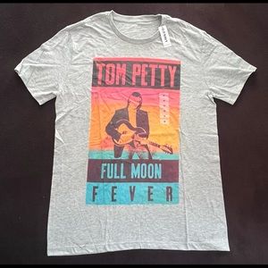 NWT Old Navy Tom Petty and the Heartbreakers Live On Tour Full Moon Fever Tshirt